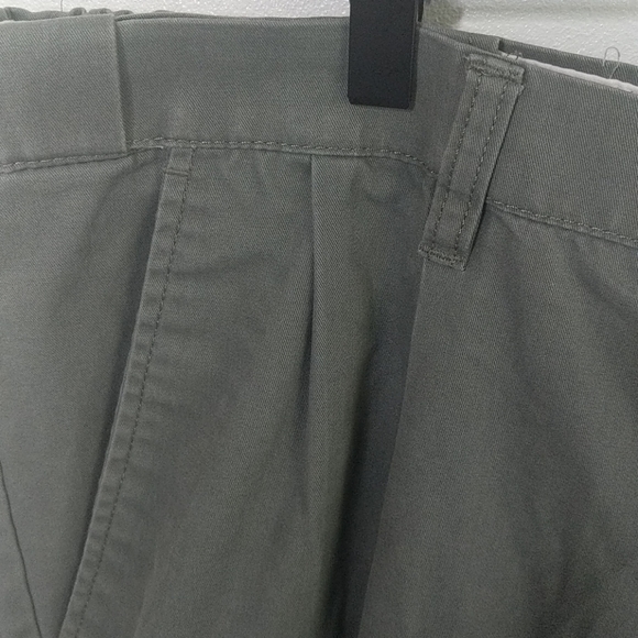 Croft and Barrow 42 Grey/Green Shorts - Picture 7 of 9